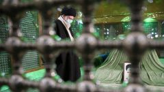 حضور رهبر انقلاب در مرقد مطهر امام راحل و گلزار شهدای بهشت زهرا(س)
